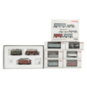 MÄRKLIN 2-tlg Konvolut aus Zugpackung und Güterwagen-Set, Spur H0,