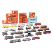 MÄRKLIN 31-tlg Konvolut Güterwagen der 1950er und 60er Jahre,