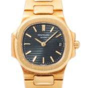 PATEK PHILIPPE Vintage Nautilus Damenuhr, Ref. 4700/001. Full Set.