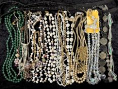 Collection of Costume Jewellery, compris