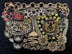 Collection of Costume Jewellery, compris