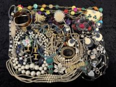 Collection of Costume Jewellery, compris
