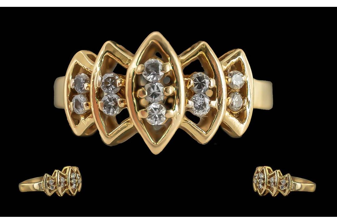 Ladies - Pleasing 18ct Gold Diamond Set Fashion Ring, Marked 750 - 18ct to Shank, Set with 11