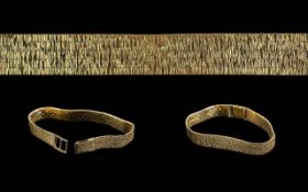 A Fine Quality Ladies 9ct Gold Bracelet
