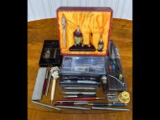 Box of Assorted Writing Materials, including fountain pens, Golfing Collection keyring, penholder