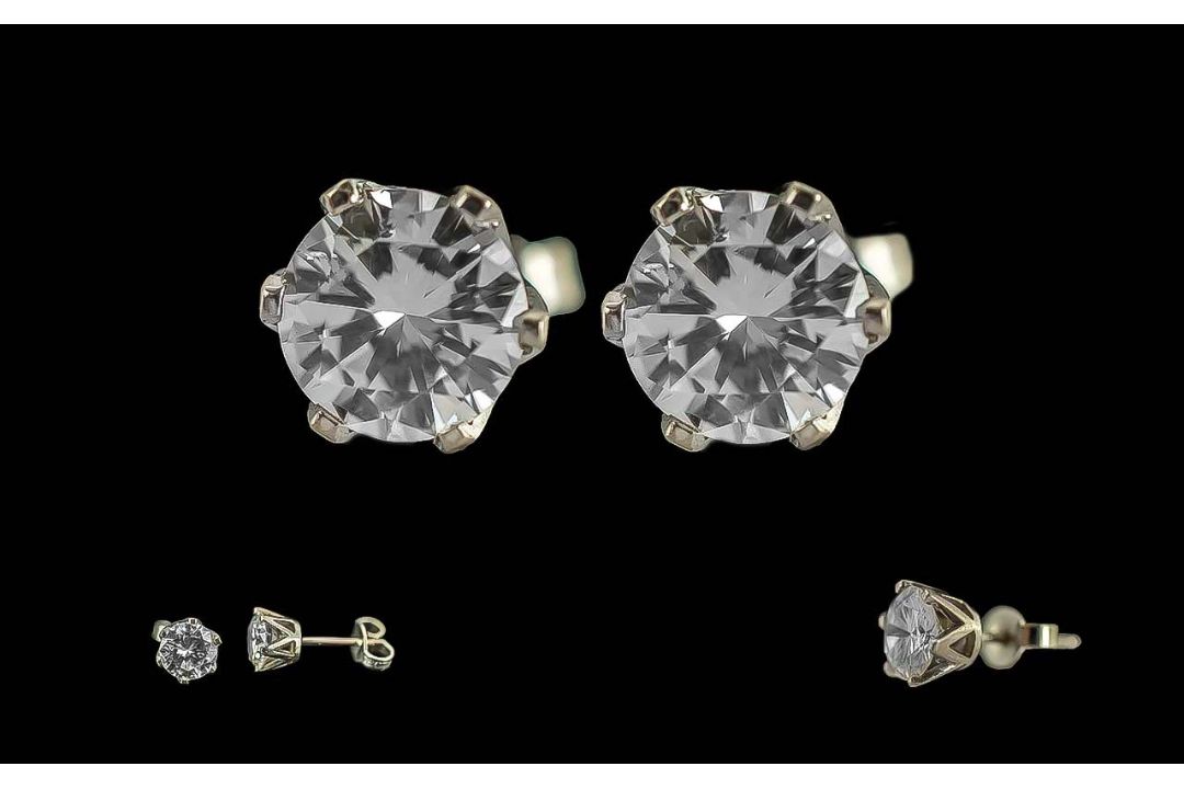 Ladies - Fine Pair of Diamond Set Studs, Set In 18ct Gold. The Round Brilliant Cut Diamonds of