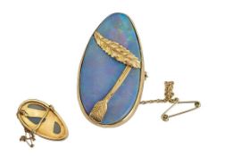 Ladies Excellent Quality 9ct Gold Mounted Large Black Opal Set Brooch - With Gold Leaf Overlay And