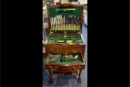 George V Silver Plated Table Service by Thomas H Benton, in a fitted mahogany finish canteen,