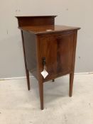 An Edwardian mahogany bedside cabinet on square tapered legs, width 42cm, depth 41cm, height 83cm.