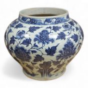 A large Chinese blue and white floral jar, 29cm high