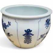 A Chinese blue and white jardiniere, 22cm in diameter