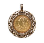 A gold sovereign pendant