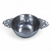 An Edwardian silver quaich, by Stokes & Ireland, Chester, 1909, 15.7cm over handles, 3.1oz.