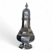 A George V silver octagonal sugar castor, by Henry Wigful, Sheffield, 1921, 19.2cm, 5.3oz.