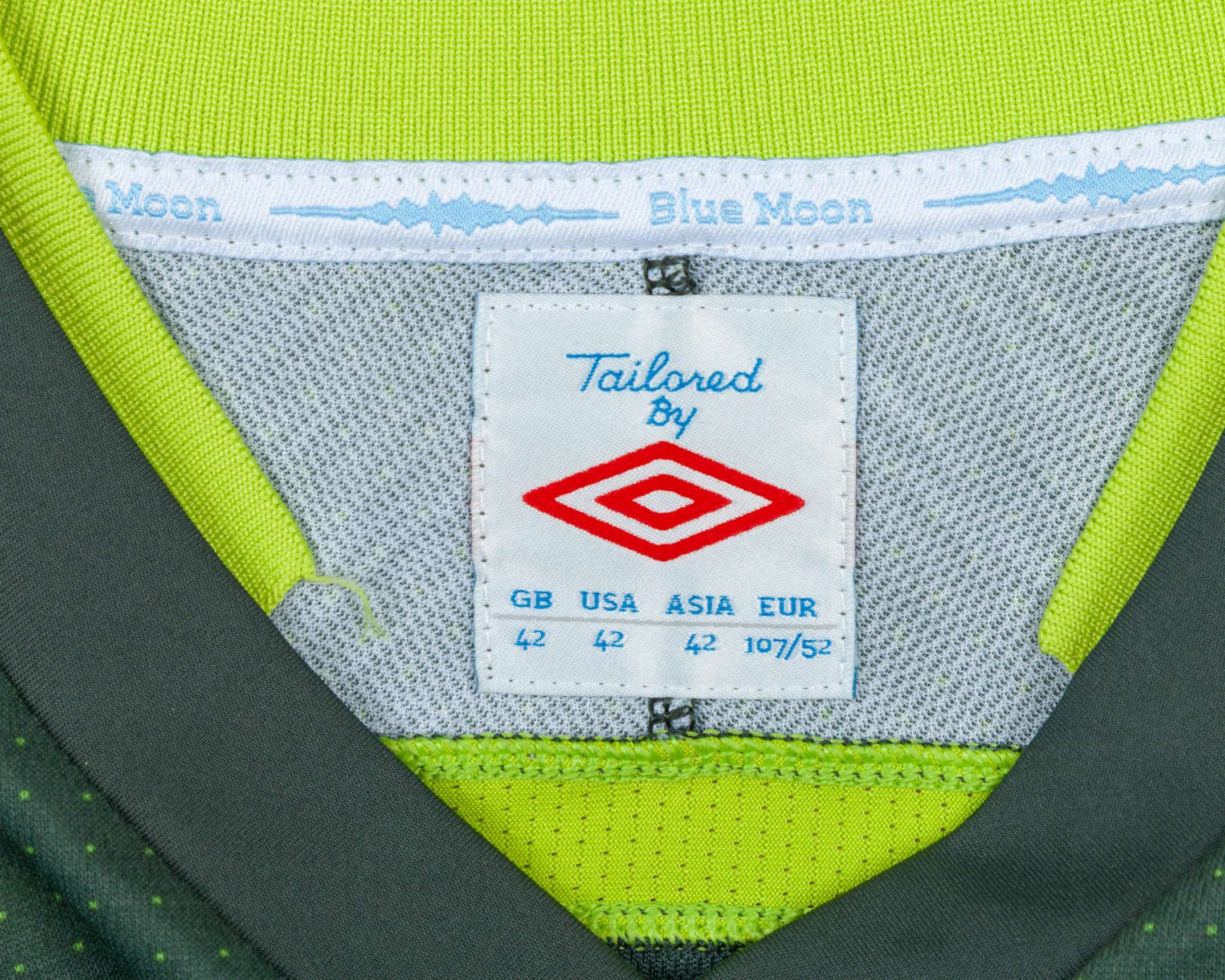 Joe Hart green No.25 Manchester City match worn goalkeepers shirt, 2012-13 - Image 4 of 5