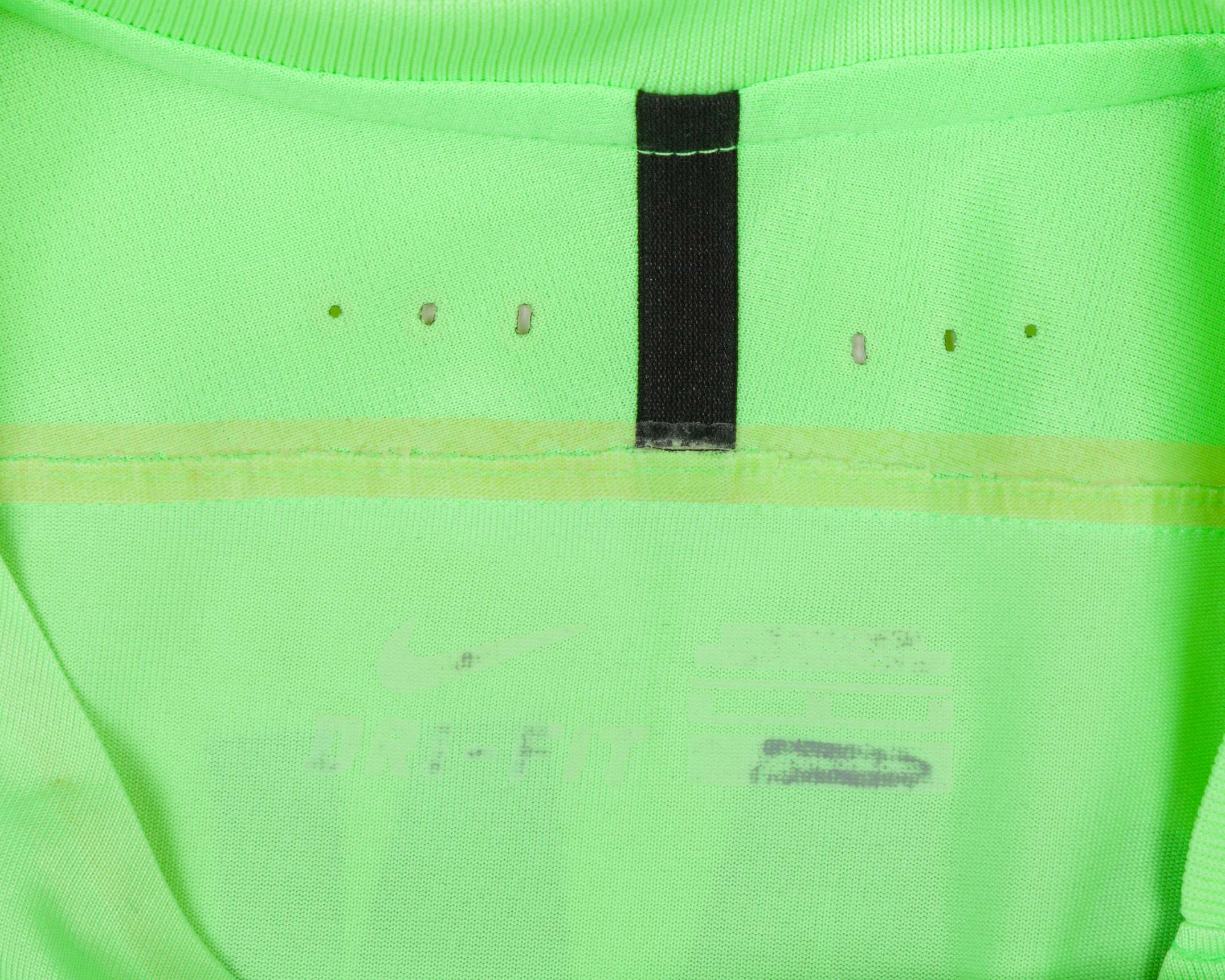 Fernando green and black No.6 Manchester City semi-final match worn short-sleeved shirt, 2016 - Image 5 of 6