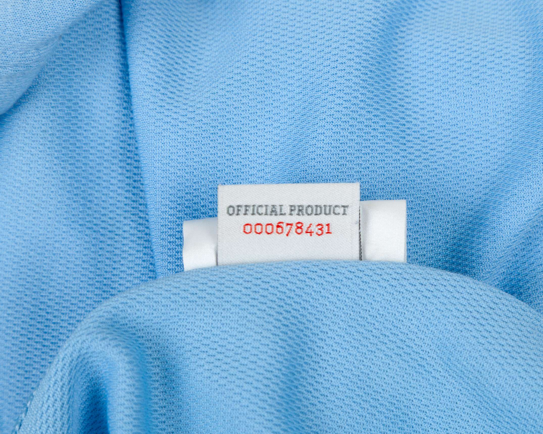 Shaun Wright-Phillips sky-blue No.8 Manchester City match worn short-sleeved shirt, 2009 - Image 5 of 5