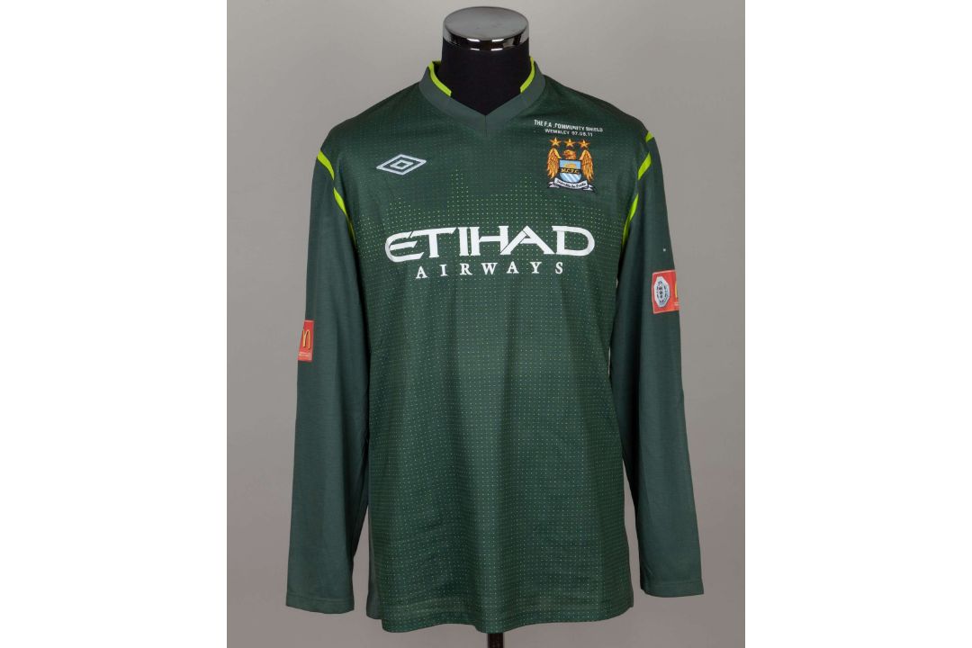 Joe Hart green No.25 Manchester City Community Shield match worn goalkeepers shirt, 2011 - Image 1 of 5