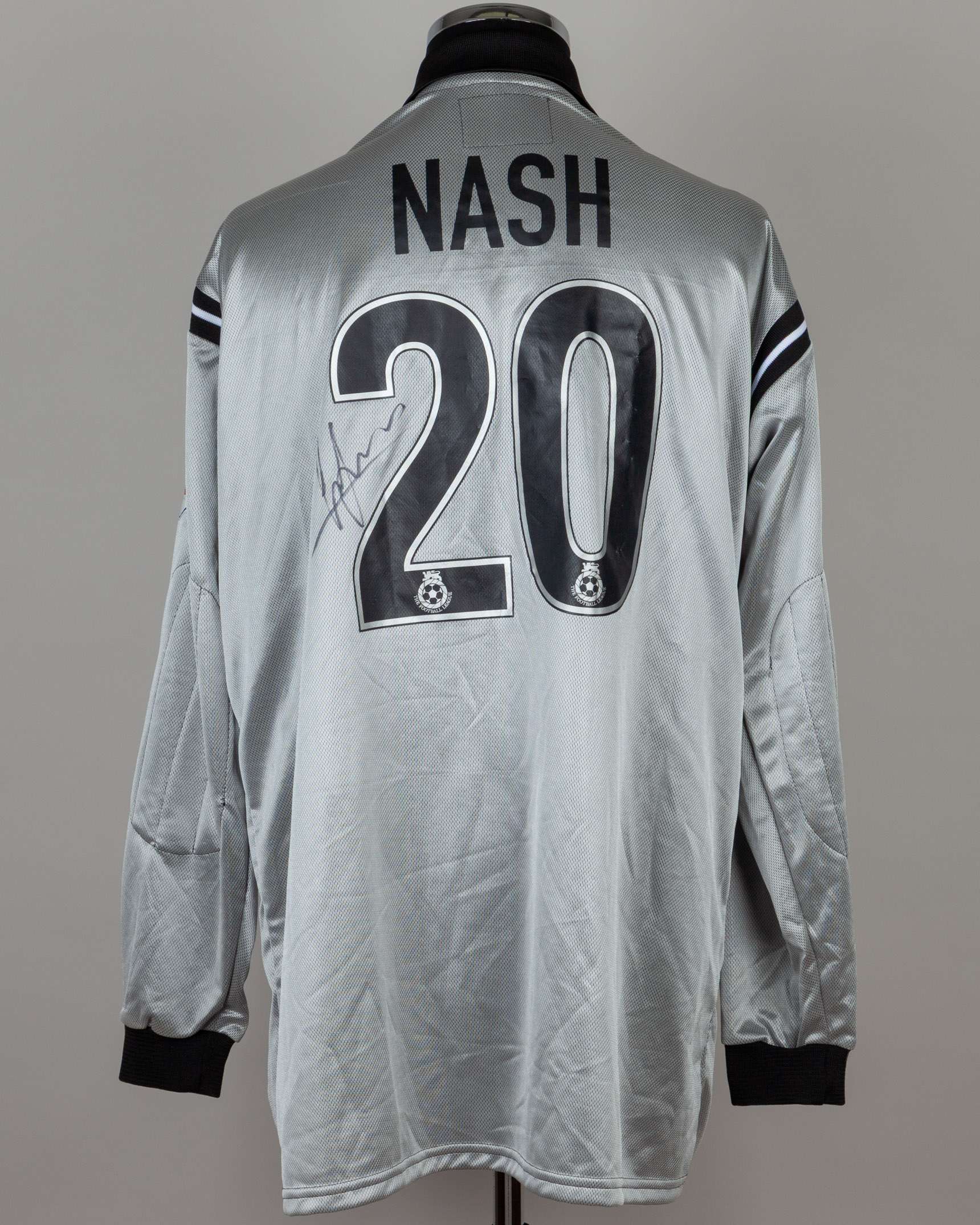 Carlo Nash sliver and black No.20 Manchester City match issued goal keepers shirt, 2001-02 - Image 2 of 6