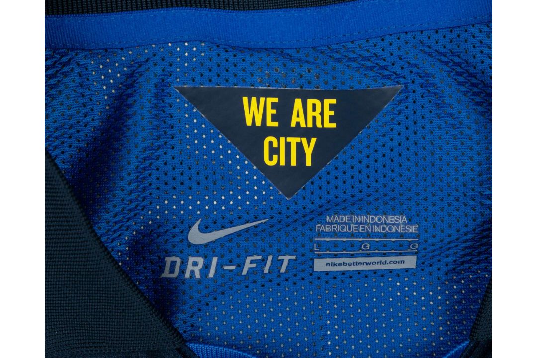 Frank Lampard blue No.18 Manchester City match worn short-sleeved shirt, 2014 - Image 4 of 5