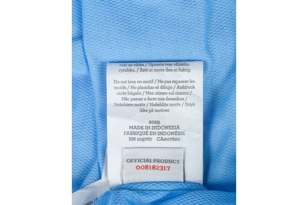 Carlos Tevez sky-blue and white No.32 Manchester City shirt v Wigan Athletic, 2011 - Image 5 of 5