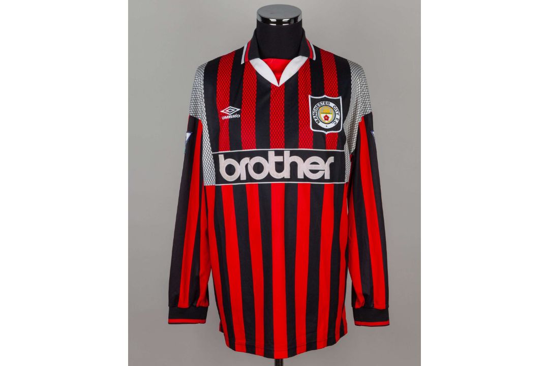 Nicky Sumberbee black and red No.16 Manchester City match worn long-sleeved shirt, 1995-96 - Image 1 of 4
