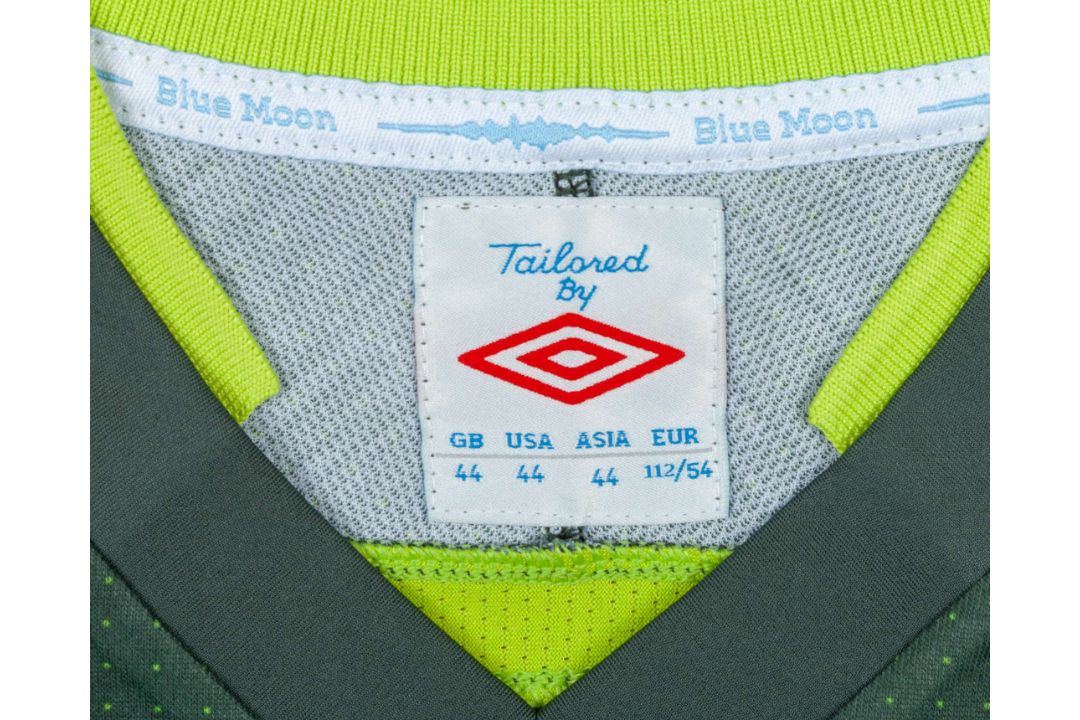 Joe Hart green No.25 Manchester City Community Shield match worn goalkeepers shirt, 2011 - Image 4 of 5