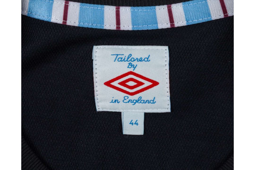 Stuart Taylor black No.12 Manchester City match issued goalkeepers shirt, 2011-12 - Image 4 of 5