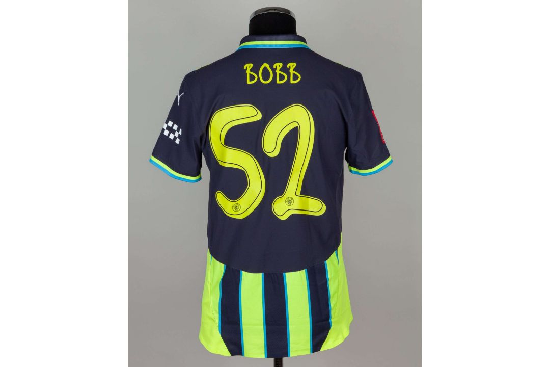 Oscar Bobb yellow and blue No.52 match issued short-sleeved shirt, 2025 - Image 2 of 5
