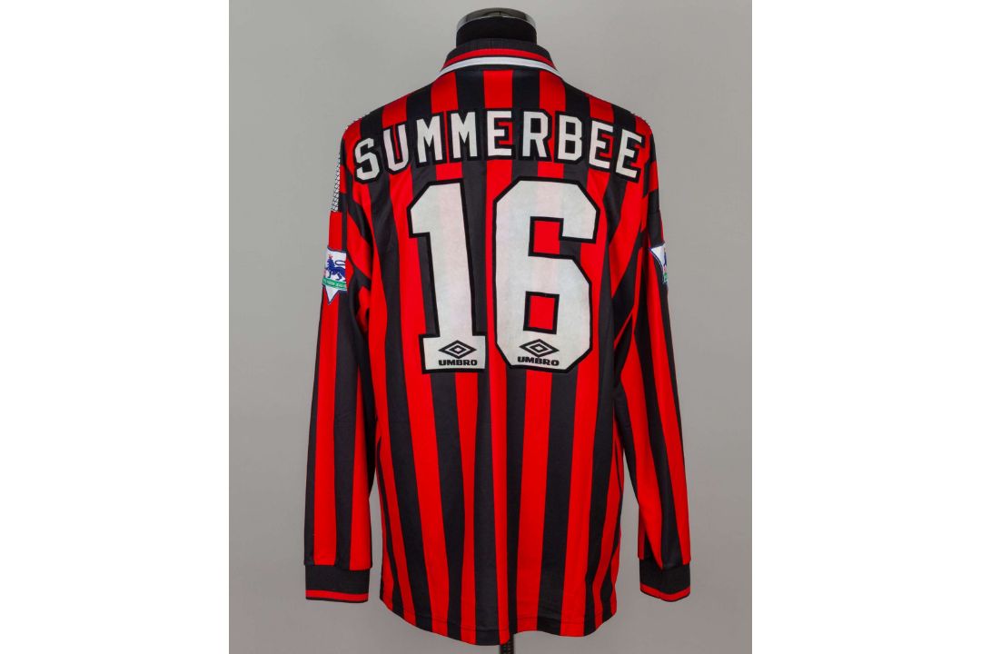 Nicky Sumberbee black and red No.16 Manchester City match worn long-sleeved shirt, 1995-96 - Image 2 of 4