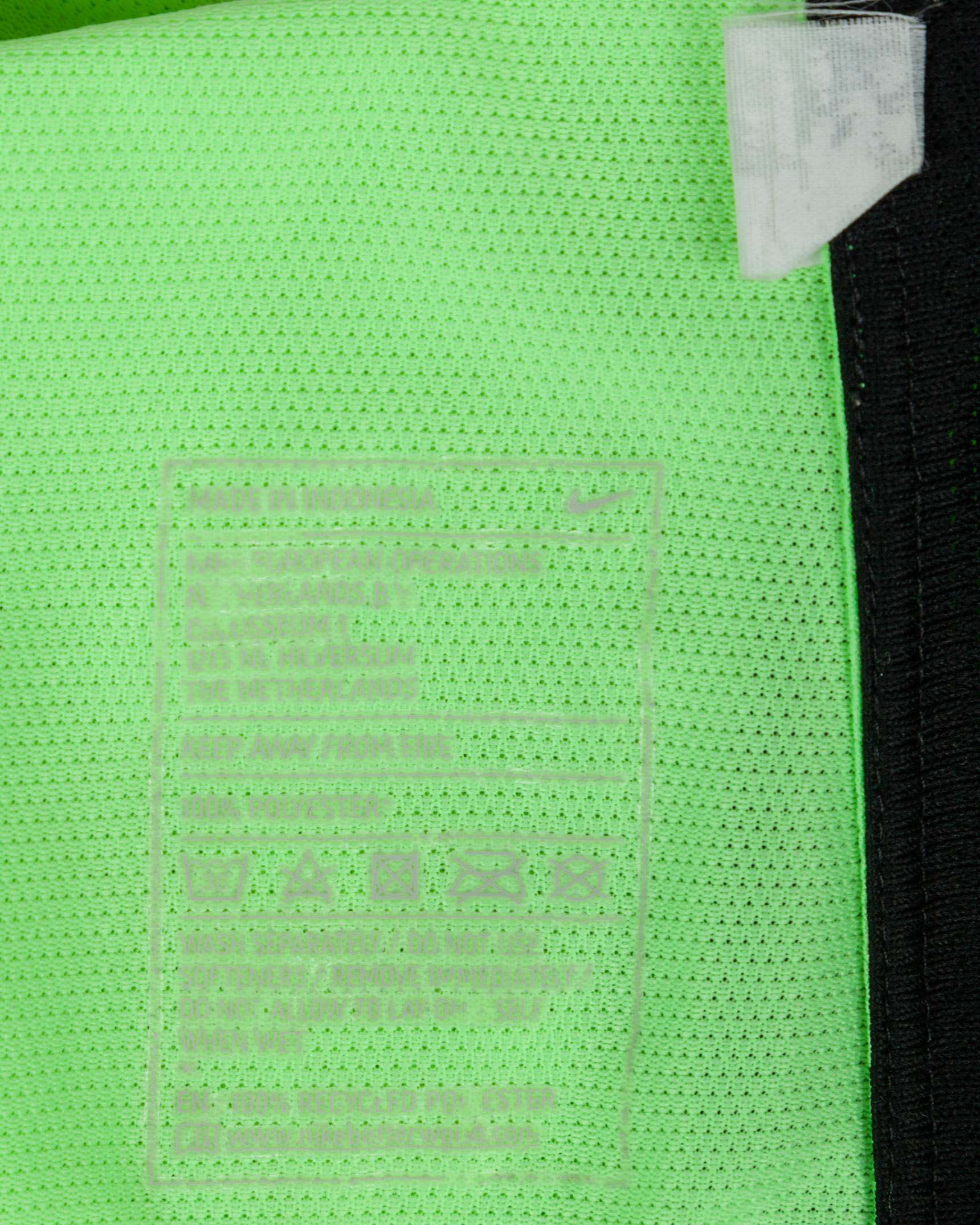 Fernando green and black No.6 Manchester City semi-final match worn short-sleeved shirt, 2016 - Image 6 of 6