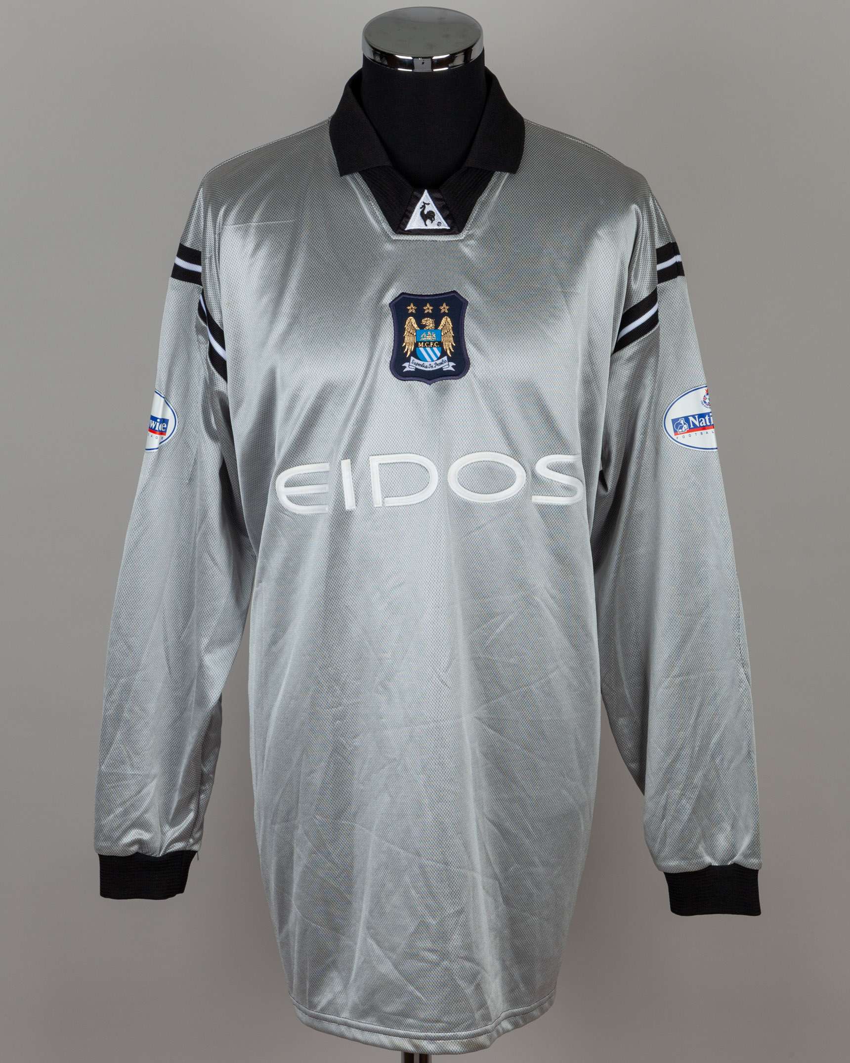 Carlo Nash sliver and black No.20 Manchester City match issued goal keepers shirt, 2001-02