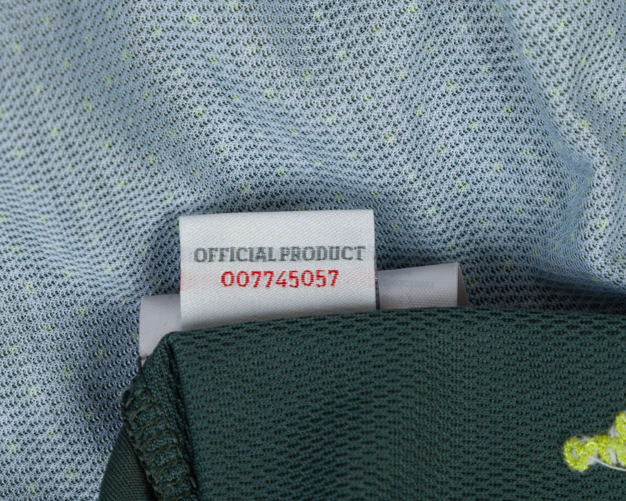 Joe Hart green No.25 Manchester City match worn goalkeepers shirt, 2012-13 - Image 5 of 5