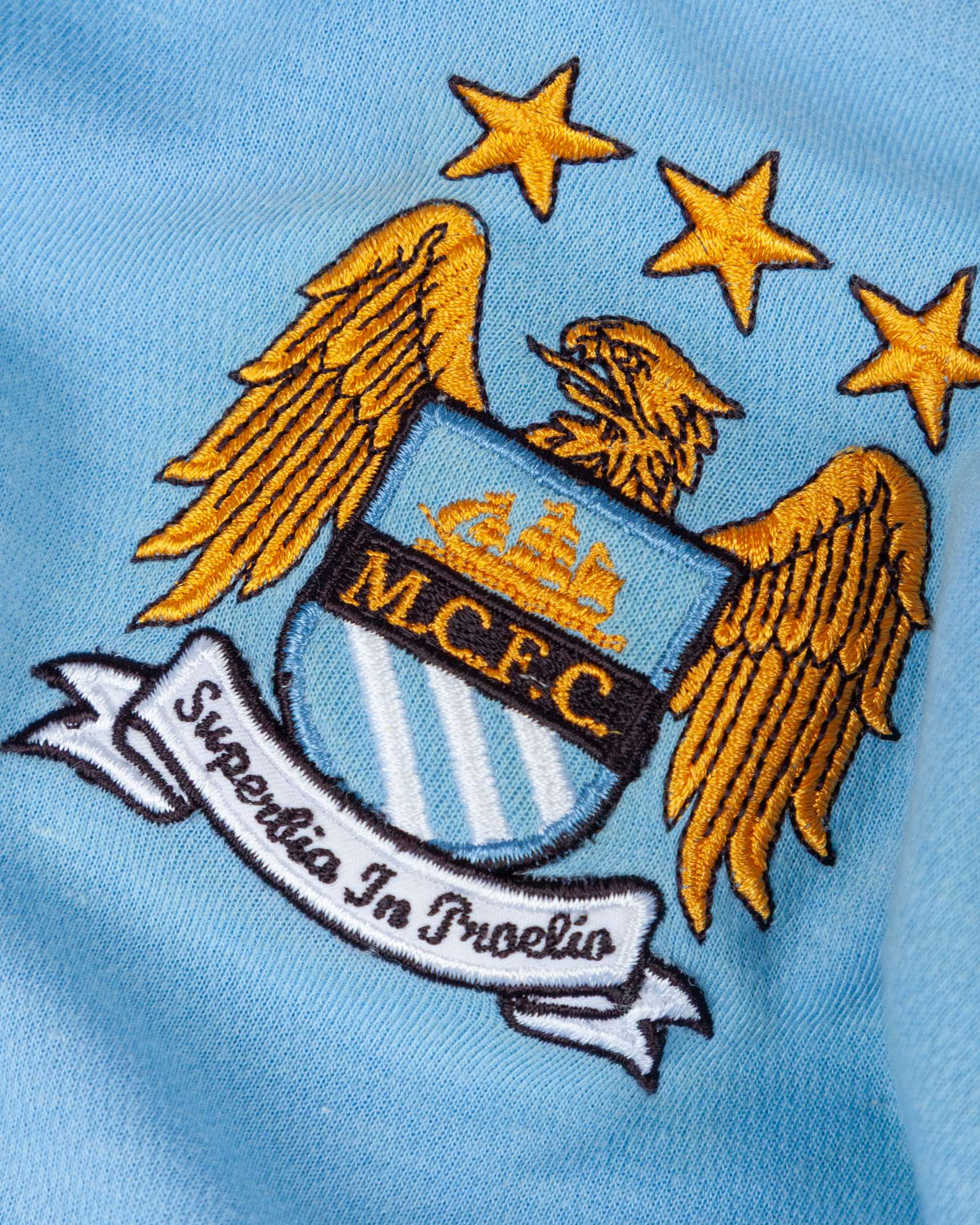 Shaun Wright-Phillips sky-blue No.8 Manchester City match worn short-sleeved shirt, 2009 - Image 3 of 5