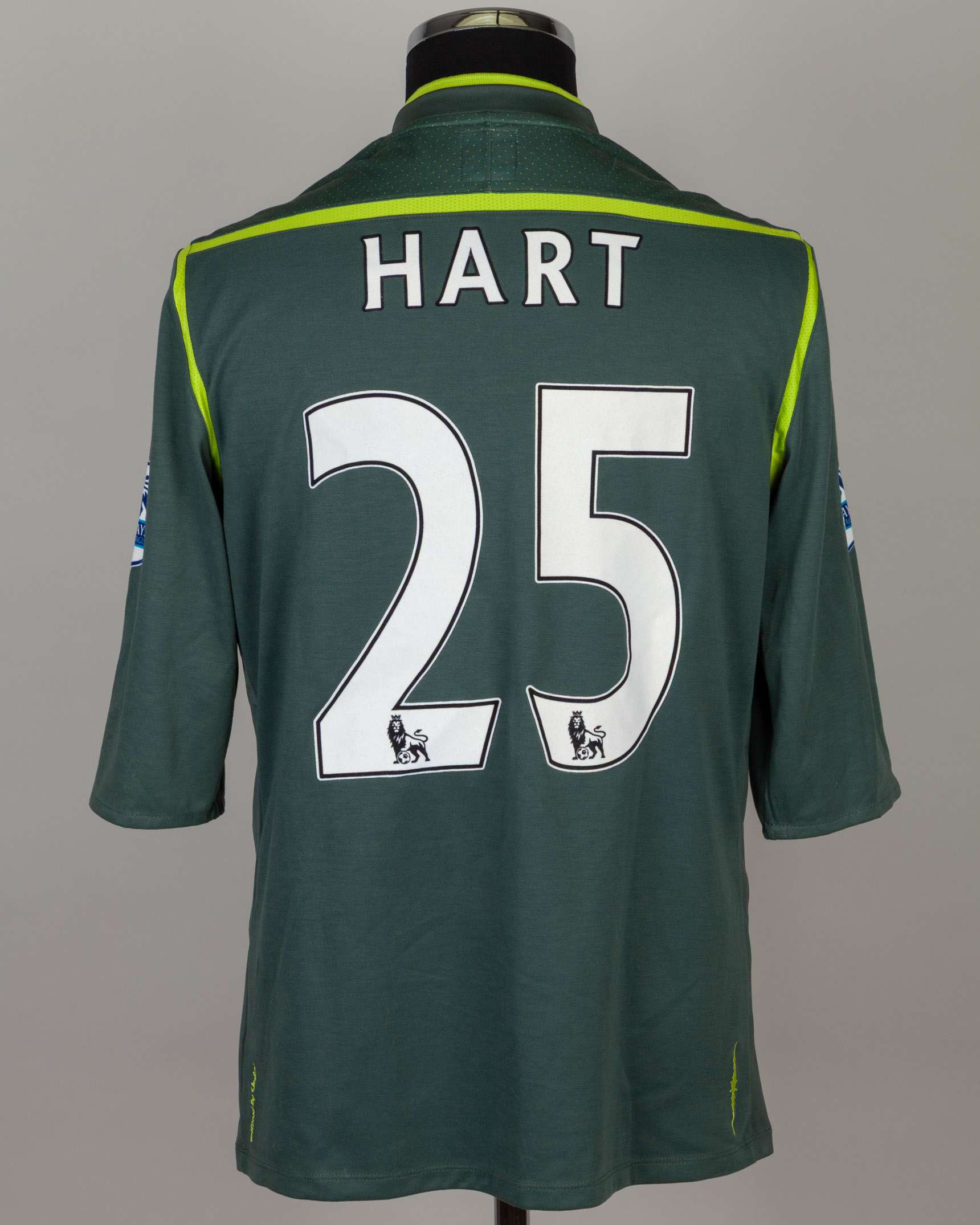 Joe Hart green No.25 Manchester City match worn goalkeepers shirt, 2012-13 - Image 2 of 5