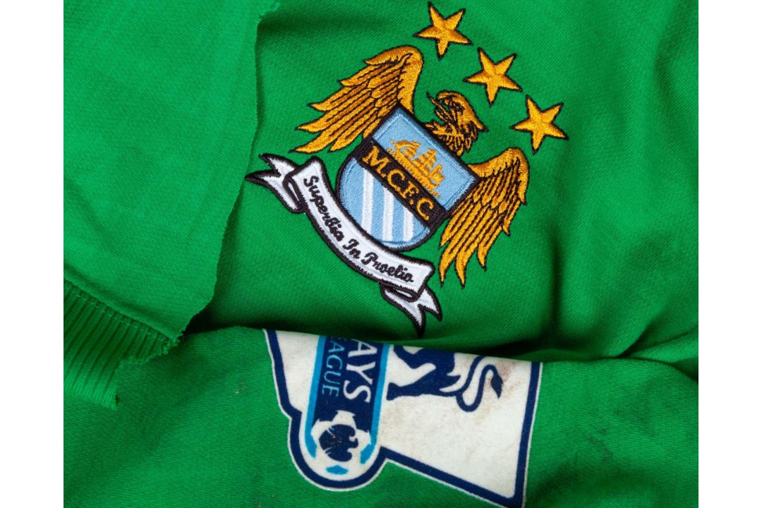 Joe Hart green No.25 Manchester City match worn goalkeepers shirt, 2010-11 - Image 3 of 5