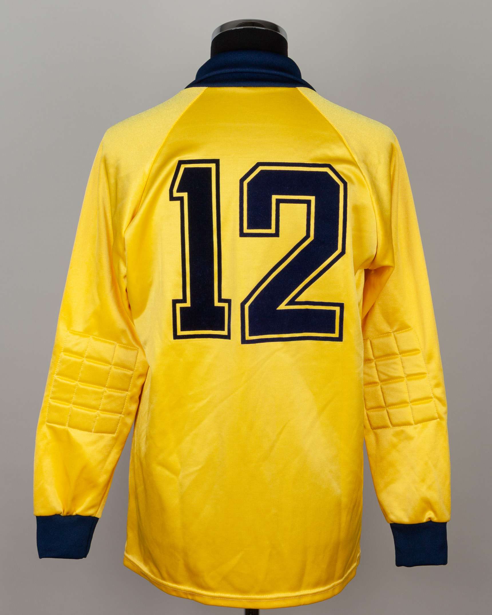 Billy Thomson No.12 signed Scotland FA 1981 - Image 2 of 5