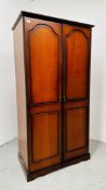 A GOOD QUALITY MAHOGANY FINISH DOUBLE WARDROBE W 94CM D 56CM H 185CM.