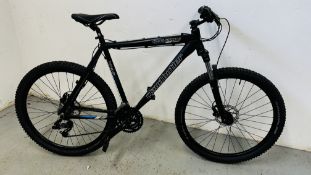 A CLAUD BUTLER CAPE WRATH 24 SPEED MOUNTAIN BIKE, 7005 ALLOY SERIES FRAME, HYDRAULIC DISC BRAKES,