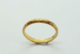 A LADY'S 22CT GOLD WEDDING BAND RING.