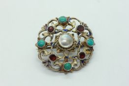 AN ANTIQUE AUSTRO HUNGARIAN STONE & ENAMEL SET BROOCH WITH MAKERS MARK ON PIN.