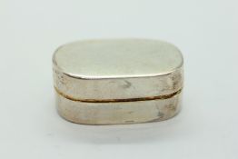 A PLAIN ANTIQUE SILVER VINAIGRETTE WITH GILT INTERIOR, BIRMINGHAM 1802 MAKER WILLMORE 2.5 X 1.