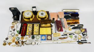 A BOX AND A TIN OF COLLECTIBLES TO INCLUDE COSTUME JEWELLERY, VINTAGE BROOCHES AND GLASSES,