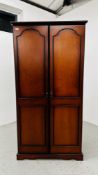 A GOOD QUALITY MAHOGANY FINISH DOUBLE WARDROBE W 94CM D 56CM H 185CM.
