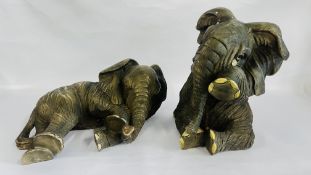 TWO RESIN ELEPHANT STUDIES H 50CM + H 28CM.
