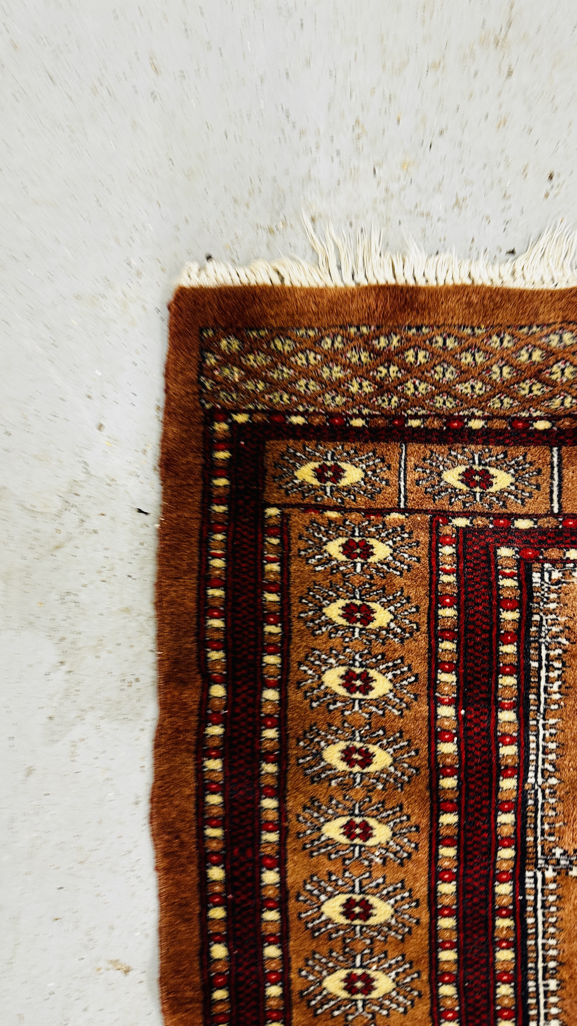A VINTAGE TURKMAN STYLE RUG W 137 X H 180CM. - Image 6 of 6