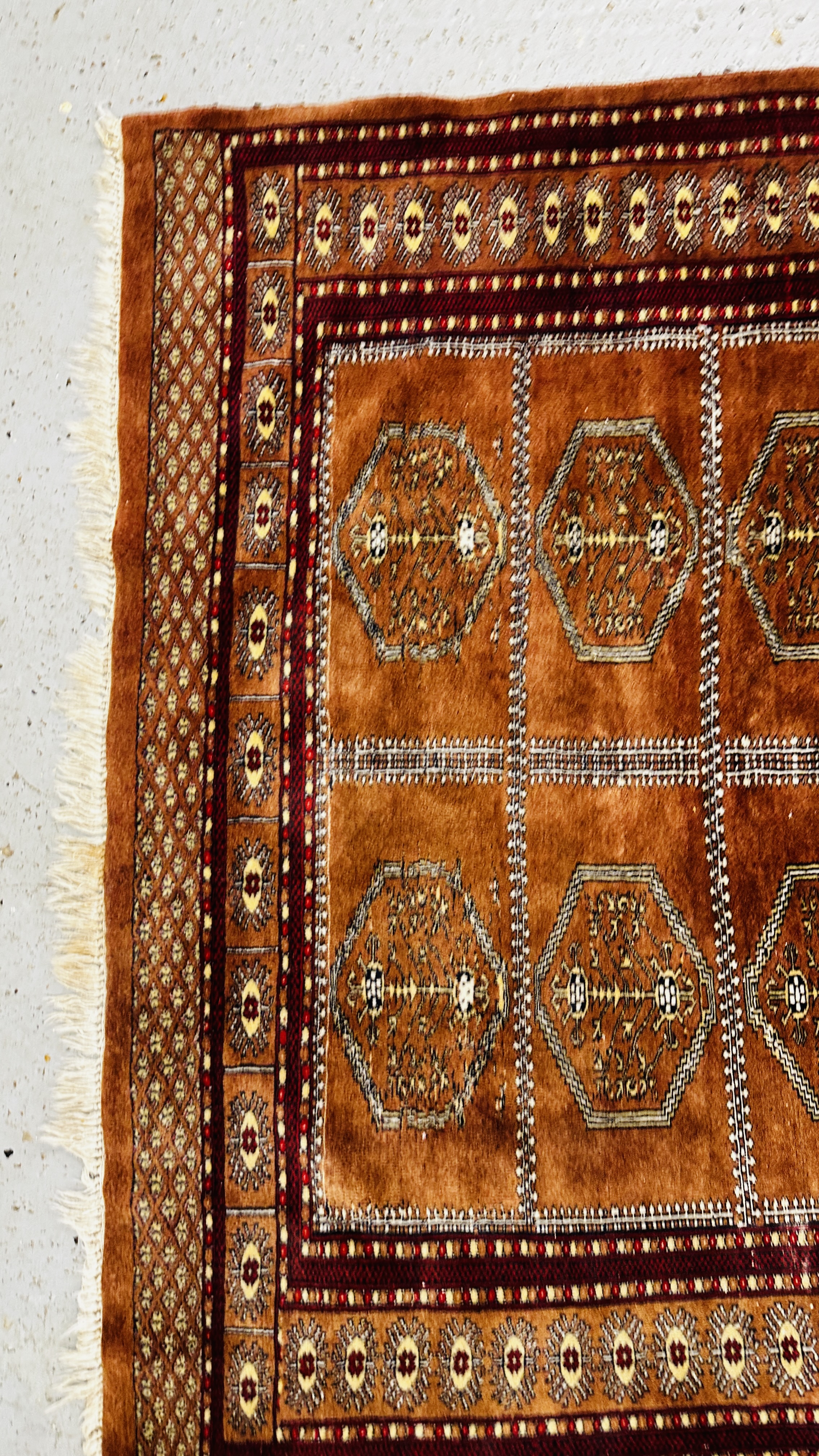 A VINTAGE TURKMAN STYLE RUG W 137 X H 180CM. - Image 3 of 6