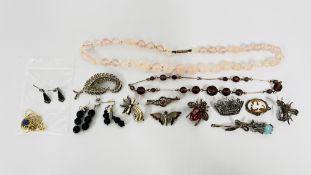 A COLLECTION OF SILVER AND WHITE METAL BROOCHES TO INCLUDE MARCASITE INSECT BROOCHES,