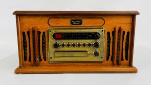 A VINTAGE COLLECTION GRAMOPHONE - SOLD AS SEEN.