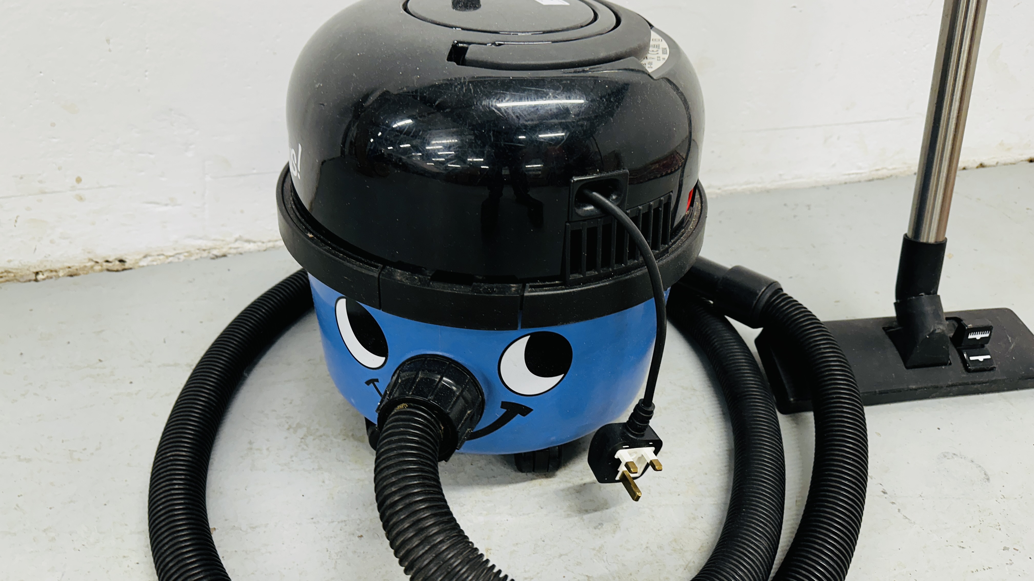 A NUMATIC HENRY VACUUM CLEANER - SOLD AS SEEN. - Image 2 of 6